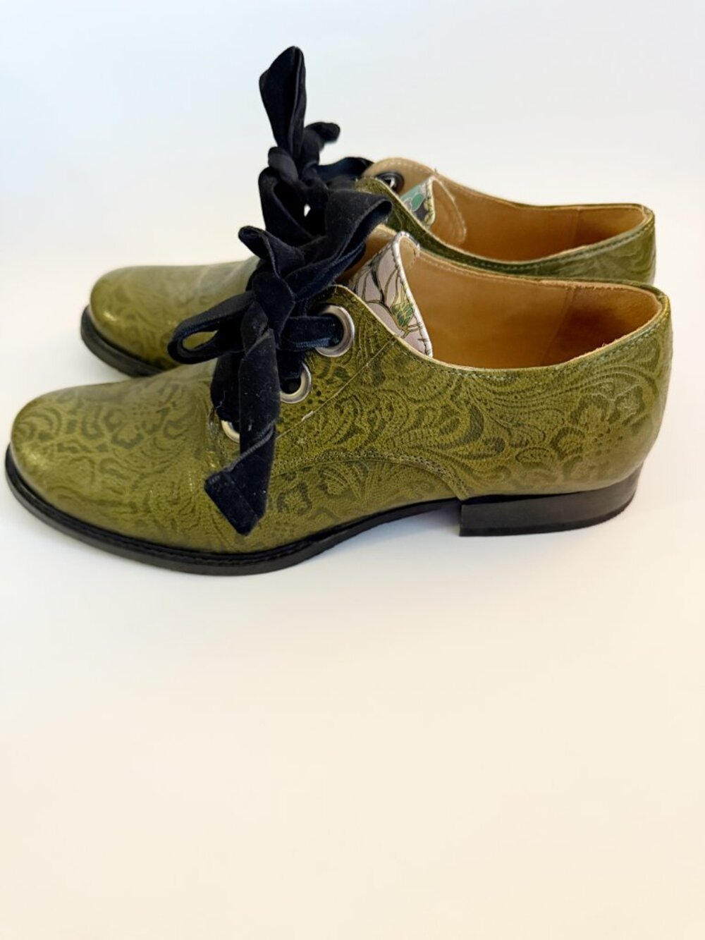 John Fluevog Green Embossed Leather Oxford Shoes Velvet Laces Size 10 - Picture 6 of 8